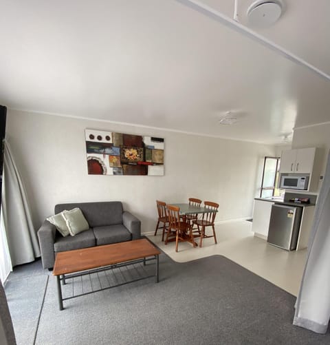 Family Unit | In-room safe, iron/ironing board, free WiFi, bed sheets