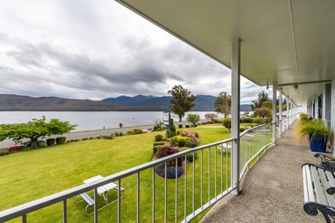 Standard Studio, Non Smoking, Kitchen (Lakefacing King Studio) | Lake view