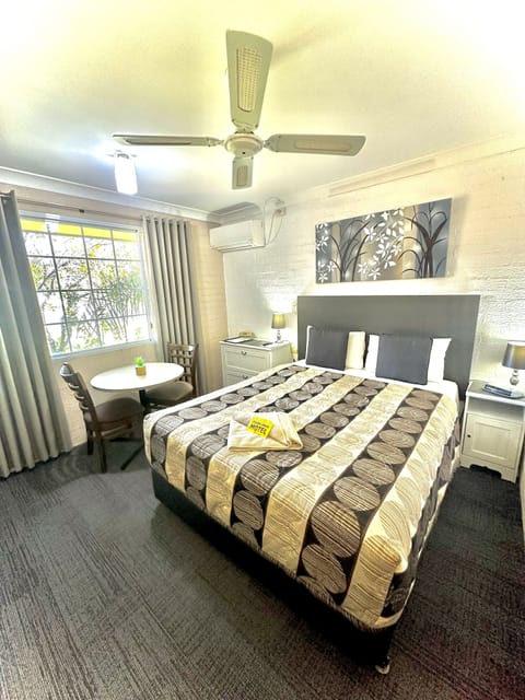 Standard Room, Non Smoking (Queen Standard Room) | Soundproofing, iron/ironing board, WiFi (free), bed sheets