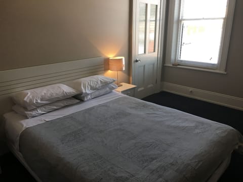 Standard Room, 1 Queen Bed, Non Smoking (Queen) | Iron/ironing board, free WiFi