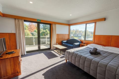 Upstairs Studio Unit with Balcony | Iron/ironing board, WiFi (free), bed sheets