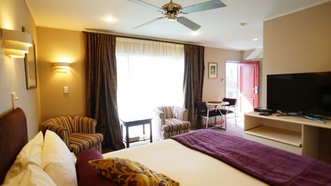 Upstairs Studio with Shower | Laptop workspace, blackout drapes, iron/ironing board, free WiFi