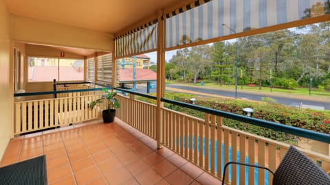 Executive Suite, Non Smoking, Kitchenette (Executive King Suite) | Balcony