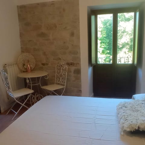 Elite Room | Premium bedding, down comforters, memory foam beds, free WiFi