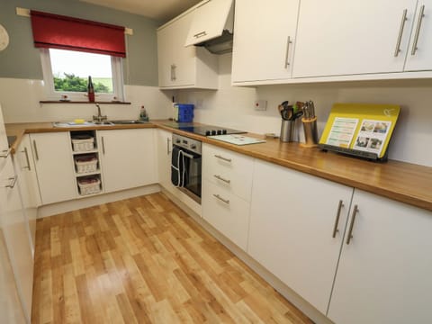 Fridge, electric kettle, toaster, cookware/dishes/utensils