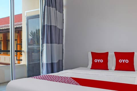 Deluxe Double Room | Desk, laptop workspace, WiFi (free), bed sheets