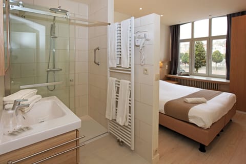 Family Suite, 2 Bedrooms | In-room safe, cribs/infant beds, free WiFi, bed sheets