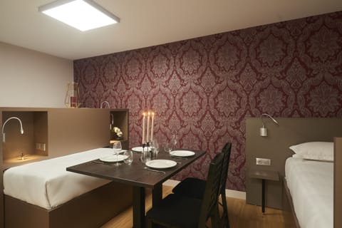 Family Studio | Desk, soundproofing, free WiFi, bed sheets