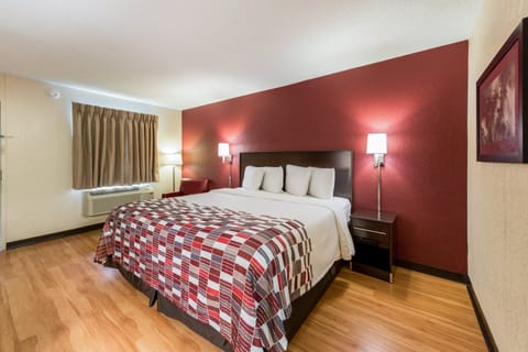 Superior Room, 1 King Bed (Smoke Free) | Desk, blackout drapes, free cribs/infant beds, free WiFi