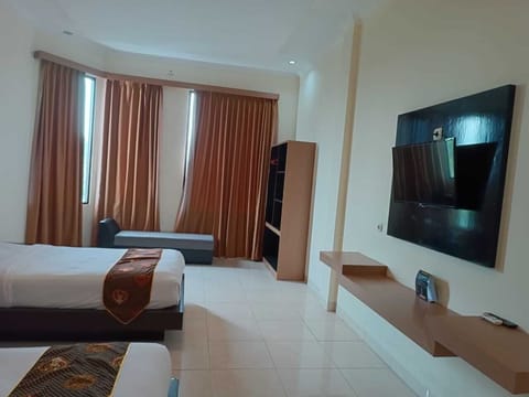 Suite Room | 1 bedroom, desk, free WiFi, bed sheets