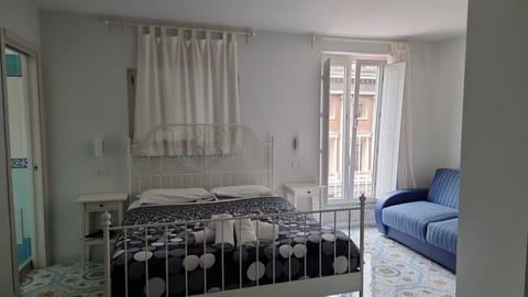 Deluxe Double Room, Sea View | Desk, soundproofing, free WiFi, bed sheets
