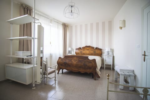 Deluxe Studio Suite | Desk, free WiFi