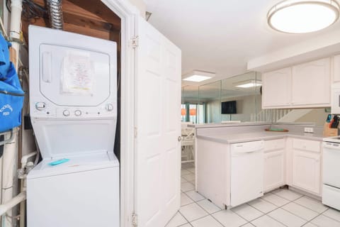 Condo, Multiple Beds, Balcony, Partial Ocean View (Sea Forever) | Private kitchen | Fridge, microwave, oven, stovetop