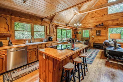 Cabin, Multiple Beds, Hot Tub, Mountain View (Bear Track Falls) | Private kitchen | Fridge, microwave, oven, stovetop