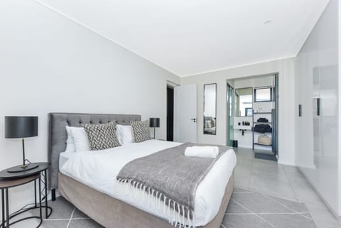 Classic Apartment | 2 bedrooms, in-room safe, laptop workspace, iron/ironing board