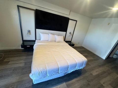 Basic Single Room, 1 Bedroom, Non Smoking | Desk, free WiFi, bed sheets