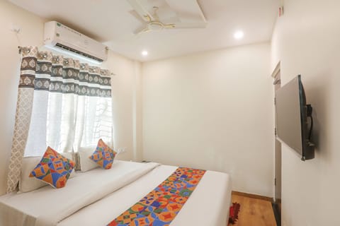 Deluxe Room, 1 Double Bed | Egyptian cotton sheets, premium bedding, in-room safe, desk