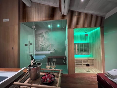 Sauna, hot tub, steam room, hot stone massages, deep-tissue massages