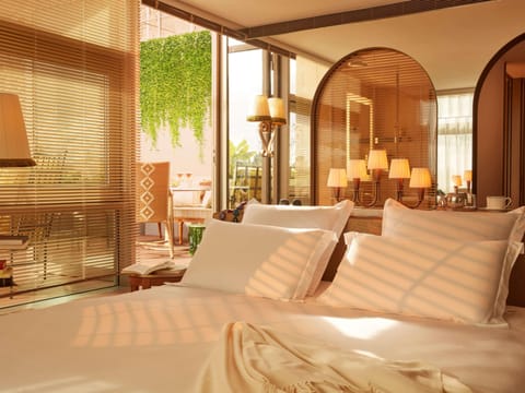 Premium bedding, pillowtop beds, minibar, in-room safe