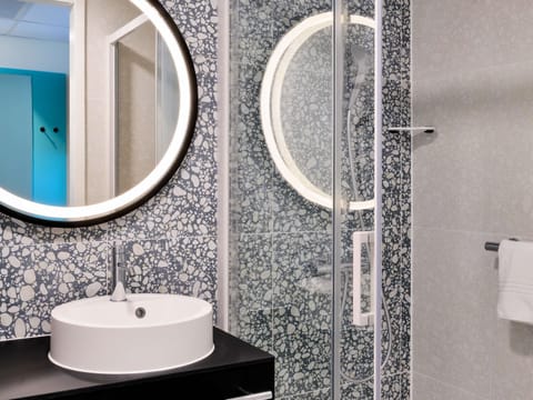 Minibar, desk, free WiFi