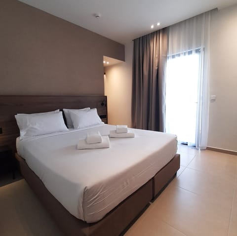 Economy Double | with Balcony - No View | In-room safe, desk, soundproofing, iron/ironing board