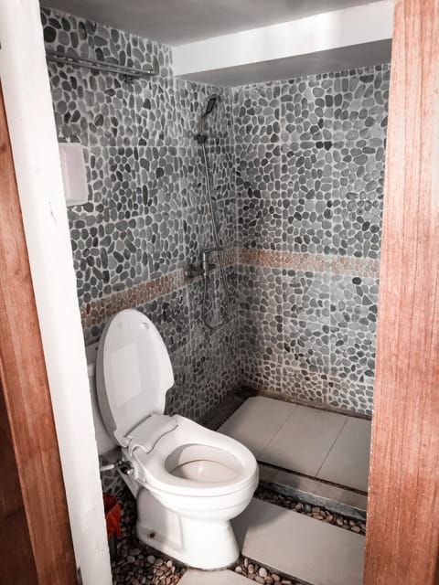 Double Room, Garden View | Bathroom | Shower, hair dryer, bidet, towels