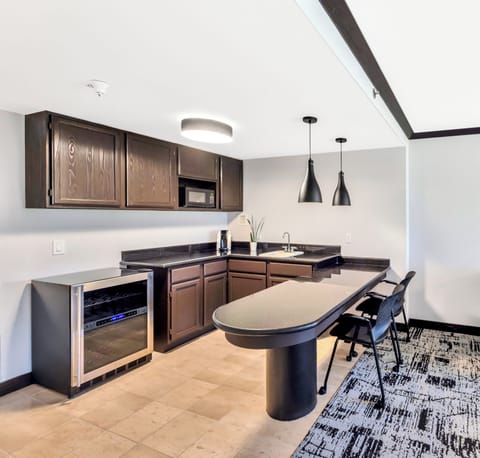 Suite, 1 Bedroom | Private kitchen | Coffee/tea maker