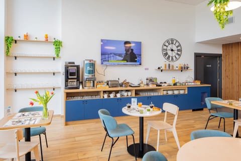 Daily buffet breakfast (EUR 13.5 per person)