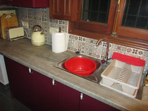 Apartment, 2 Bedrooms (Casa 2) | Private kitchen | Oven, stovetop, electric kettle, toaster