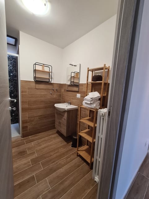 Family Quadruple Room, 1 Double Bed with Sofa bed | Bathroom | Shower, rainfall showerhead, free toiletries, hair dryer