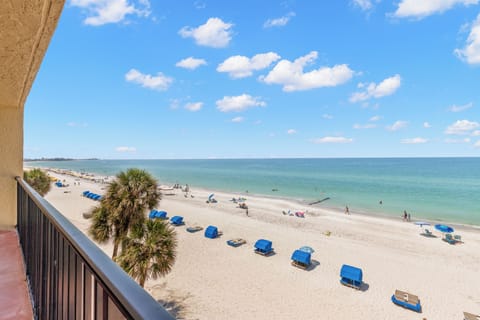 Condo (3 Bedrooms) | Property amenity