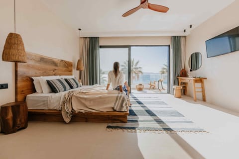 Superior Suite, Sea View | 1 bedroom, premium bedding, minibar, free WiFi