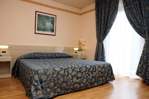 In-room safe, desk, blackout drapes, free cribs/infant beds