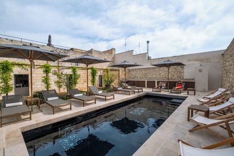 Seasonal outdoor pool, open 8:30 AM to 7:30 PM, pool umbrellas