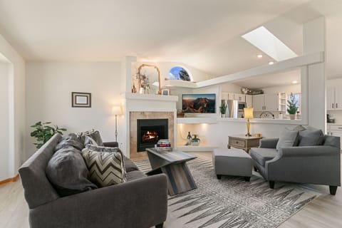 House, Multiple Beds, Patio, Garden View (2719 Daffodil Place) | Living area | 42-inch flat-screen TV with digital channels, fireplace