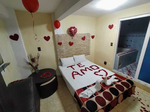 Honeymoon Room | Free WiFi, bed sheets