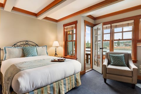 Queen Room with View | Premium bedding, in-room safe, desk, free WiFi