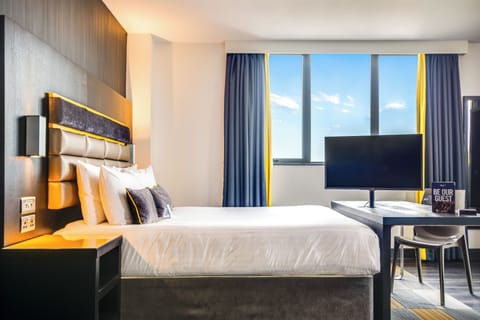 Family Studio | Hypo-allergenic bedding, in-room safe, desk, iron/ironing board