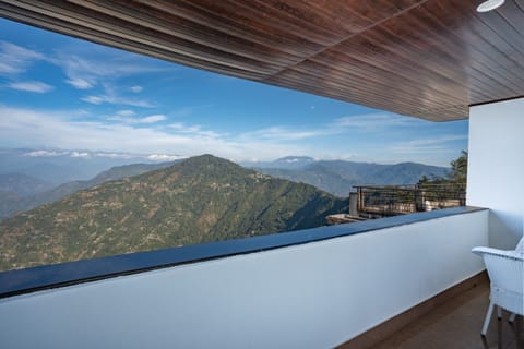 Penthouse with Balcony, Mountain & River View | Terrace/patio