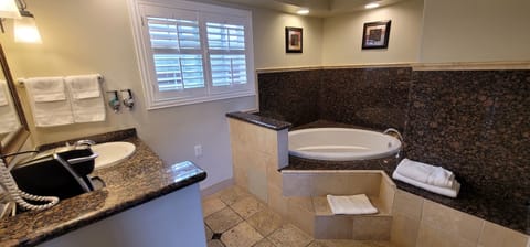 Junior Suite, 1 King Bed, Hot Tub | Bathroom | Free toiletries, hair dryer, towels