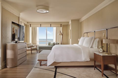 Presidential Suite (Bayfront) | Hypo-allergenic bedding, down comforters, pillowtop beds, minibar