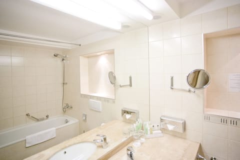 Bathtub, free toiletries, slippers, towels