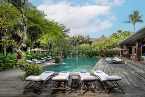 Outdoor pool, free cabanas, pool umbrellas