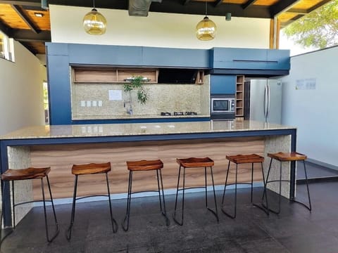 Shared fridge, microwave, blender, cookware/dishes/utensils