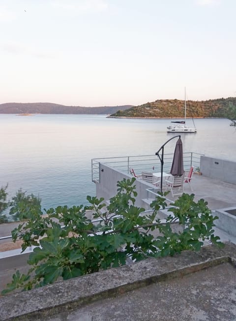 House, 3 Bedrooms, Smoking, Balcony | Terrace/patio