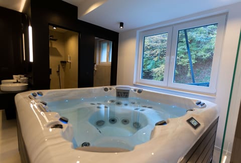 Indoor spa tub