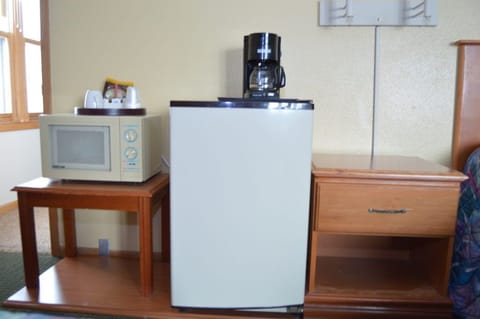 Standard Single Room | Blackout drapes, iron/ironing board, free WiFi, bed sheets