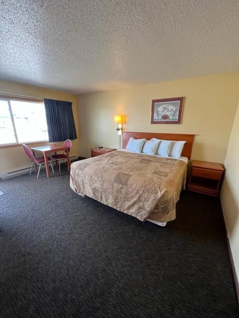 Standard Single Room | Blackout drapes, iron/ironing board, free WiFi, bed sheets