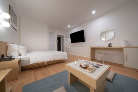 Meditation | Premium bedding, soundproofing, free WiFi, bed sheets