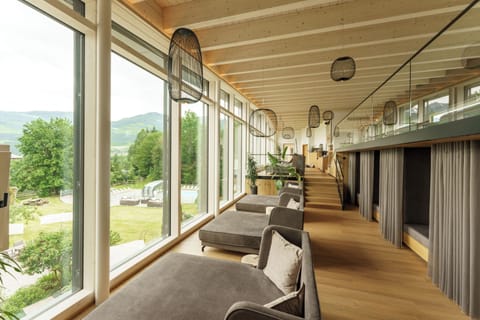 Sauna, steam room, body treatments, facials, 1 treatment room